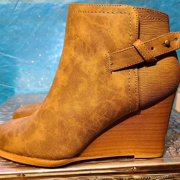 Hocus Pocus Woman's Utari Wedge Ankle Boots, Color: Brown Size: 6.5 - Picture 3 of 12